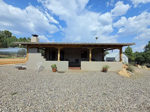 39 Meikle Rd, Tijeras, NM 87059