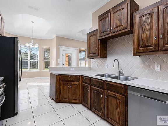 5th image of 1602 Christian Cir