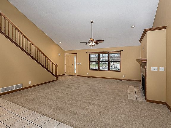 3rd image of 1317 Hunter Dr