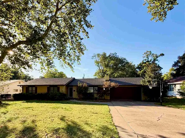 1708 Monument Rd, Ponca City, OK 74604