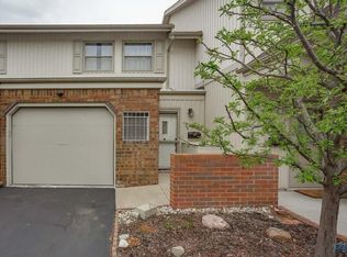 6818 Fenwyck Rd APT 20, Maumee, OH 43537