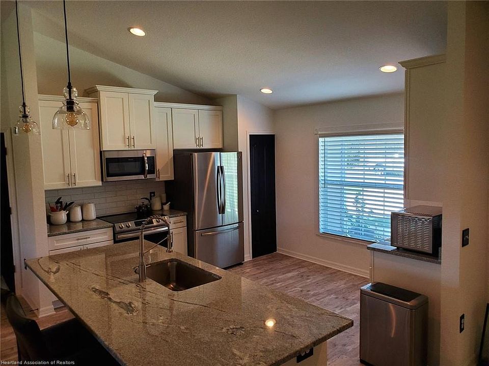 2nd image of 4550 Mignon Dr