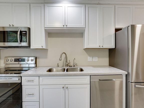 2nd image of 305-307 Reno St