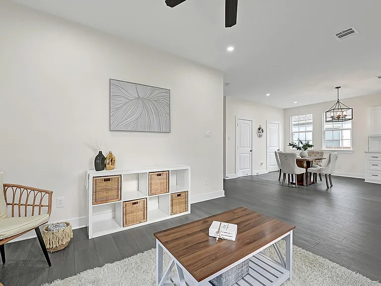 2412 Lucas St — Photo 7