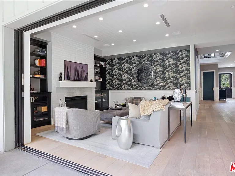 4225 Alcove Ave — Photo 22