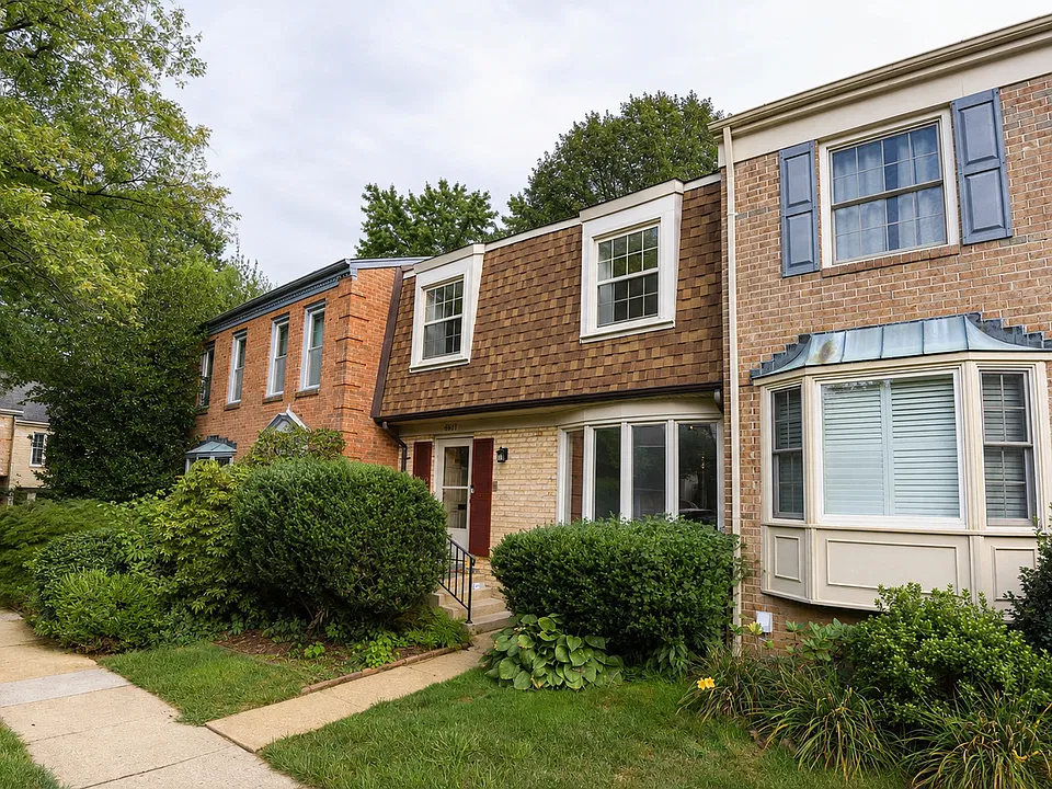 6611 Rosecroft Pl