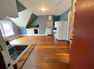 28 Tuxedo Ave #3, Providence, RI 02909