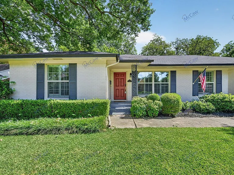 3550 Ainsworth Dr — Photo 2