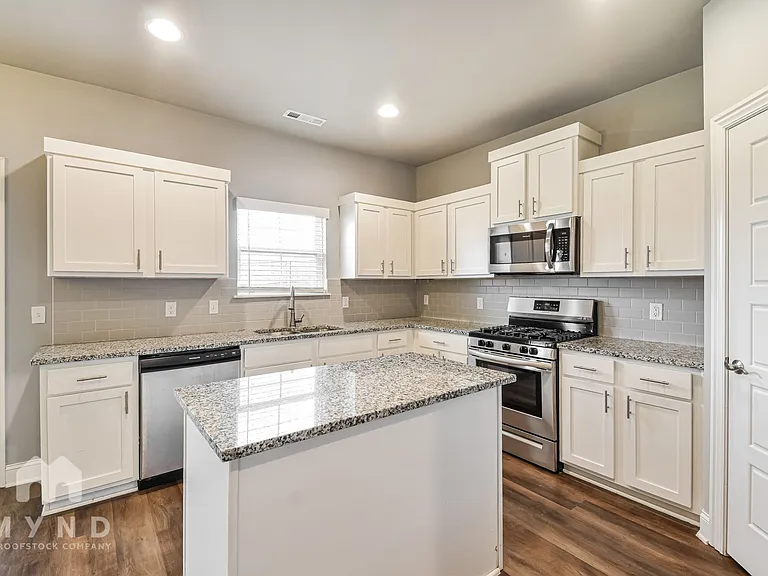 5903 SW Gentle Winds Ave — Photo 9