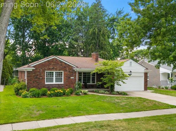 21235 River Rd, Grosse Pointe Woods, MI 48236