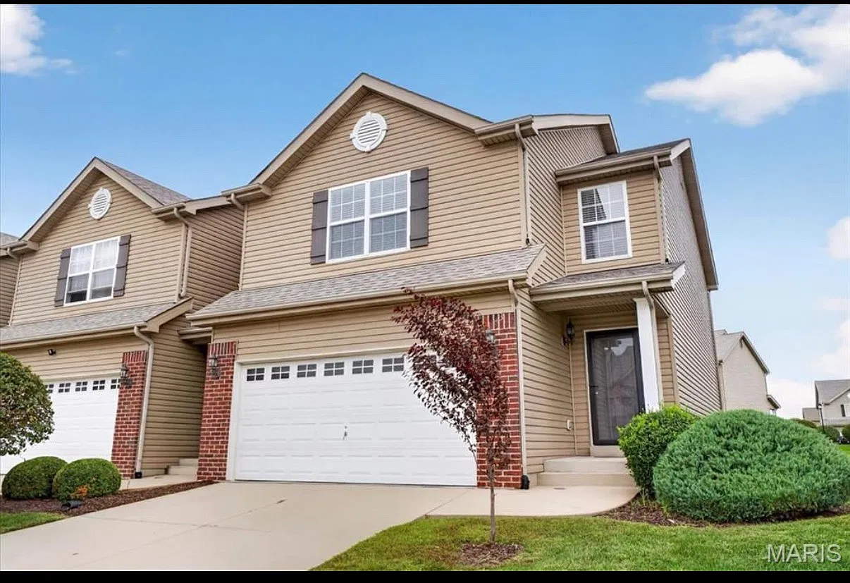 3 bed, 2.5 bath, 1719 sqft, $2,500 — Photo 2