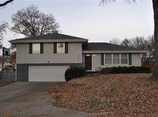 3417 Auburn Dr, Saint Joseph, MO 64506