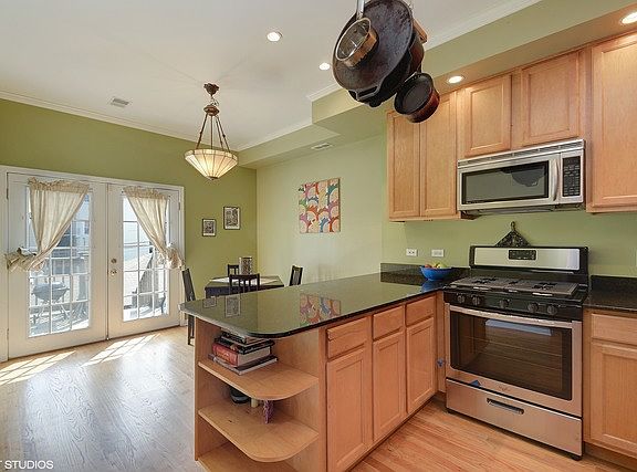 5th image of 2438 N Linden Pl #2