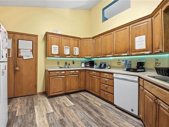 4th image of 1600 Boundary Road #2