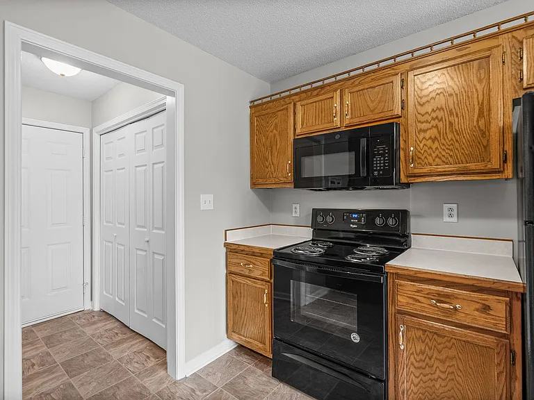 202 Tuscon Ct — Photo 11