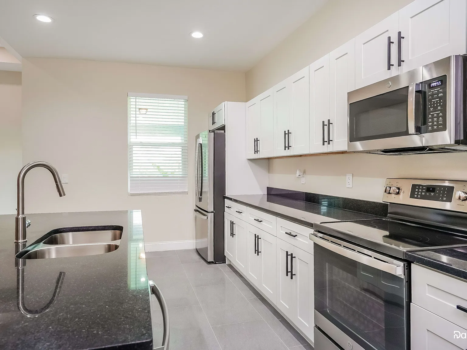 3 bed, 2.0 bath, 1751 sqft, $2,435 — Photo 2