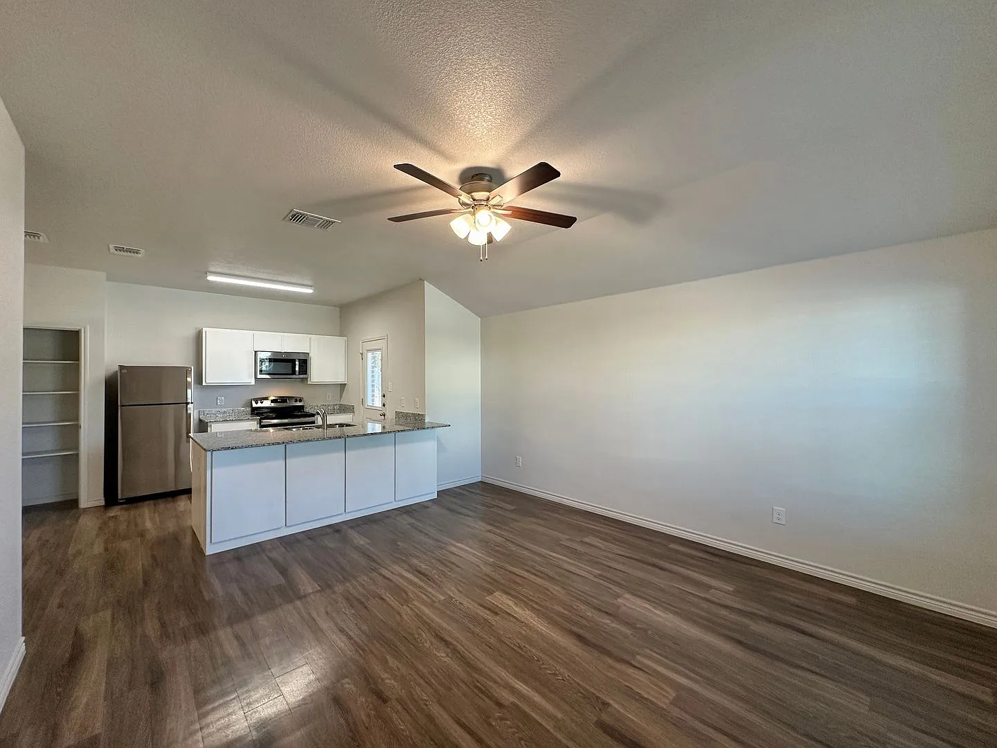 1704 Clovis — Photo 3
