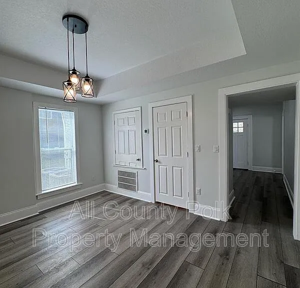 1044 W Lime St — Photo 13