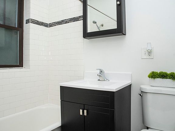 3rd image of 2131 W Giddings St #A1