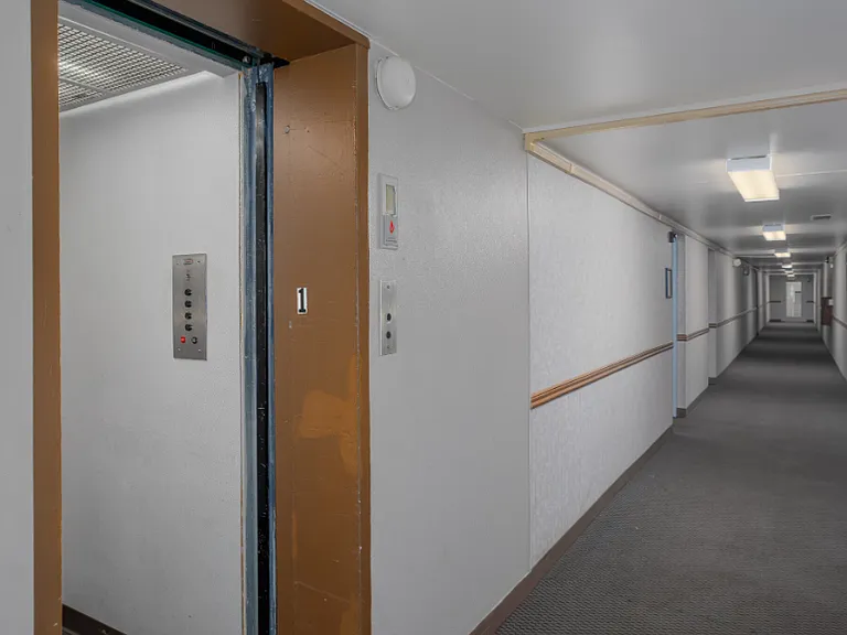 Park Ridge Apartments — Photo 1