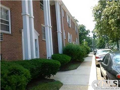 1st image of 20 Arlington Ct #20