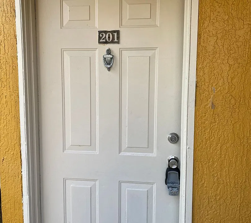 8843 Villa View Cir #201