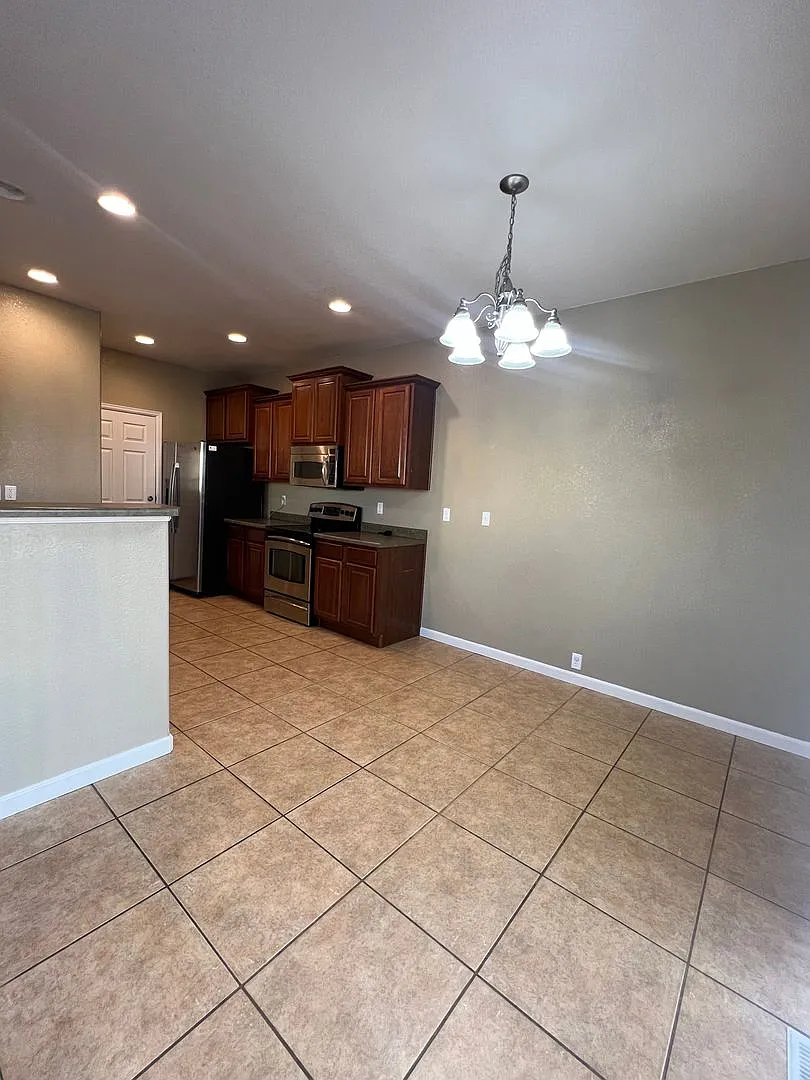 3 Bed 2.5 Bath in Woodmen Hills w/AC Priced to Rent!! — Photo 4