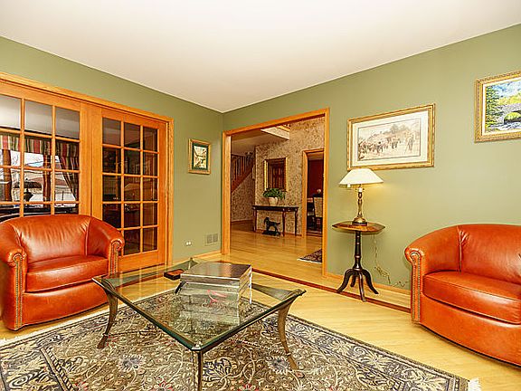 3rd image of 990 Carlow Dr
