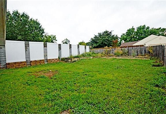 2nd image of 1701 Oxford Pl
