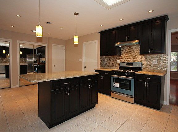 3rd image of 7406 Princeton Cir