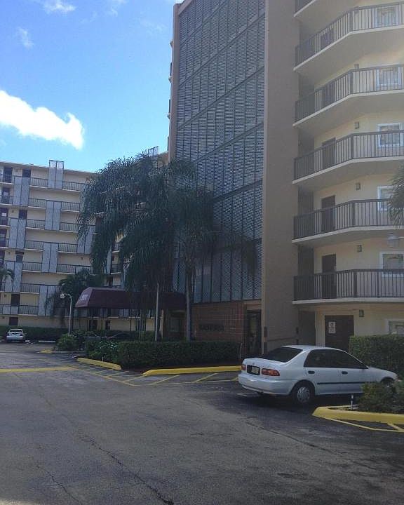 1st image of 3101 N Country Club Dr APT 510