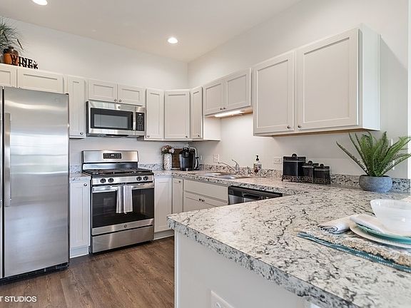 4th image of 902 Lexington St #E267ced94