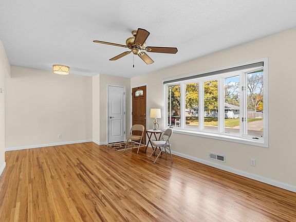 5th image of 300 109th Ave NW