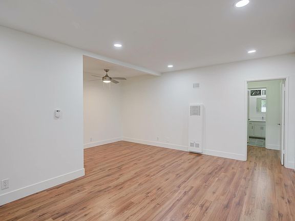4th image of 1800 Prosser Ave #11
