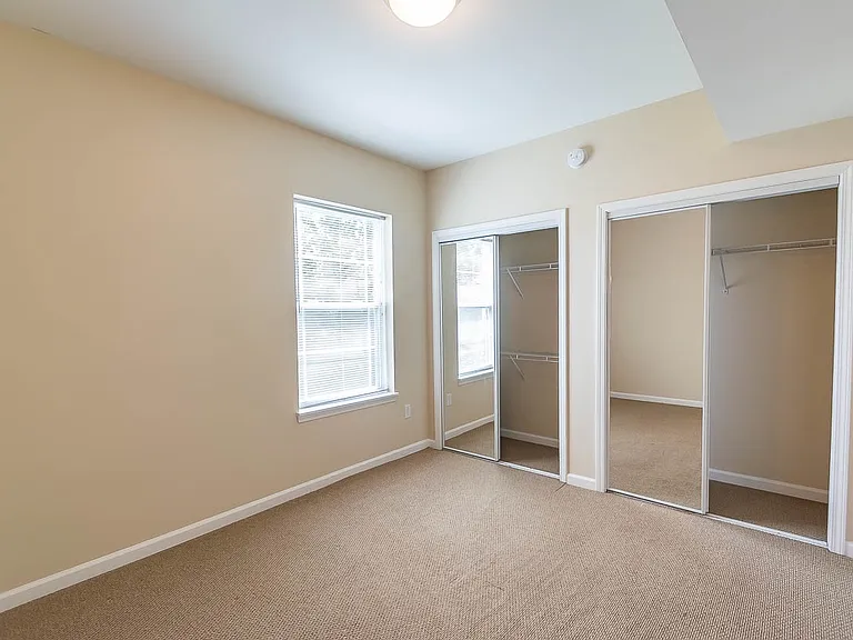 Tenth & College Horizons Apartments — Photo 46