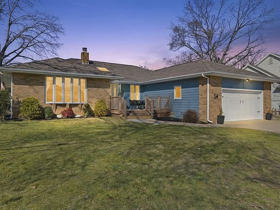 2nd image of 174 Lakeshore Drive S