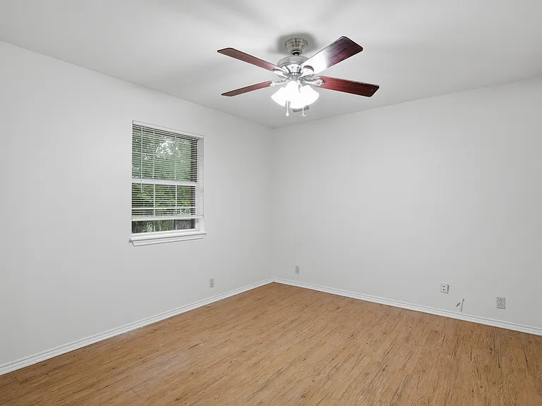 106 N Shaw St — Photo 24