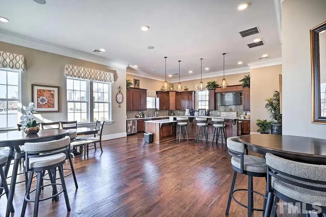 1014 Manorhaven Dr — Photo 3