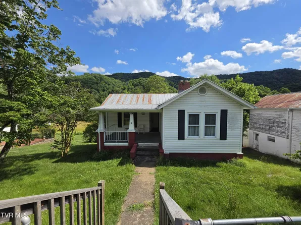 1043 W Jackson St, Gate City, VA 24251