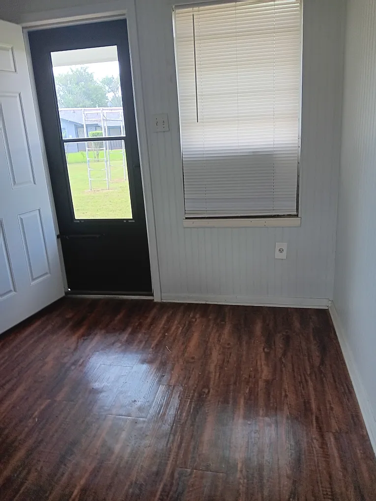 3 bed, 1.5 bath, 956 sqft, $1,800 — Photo 4