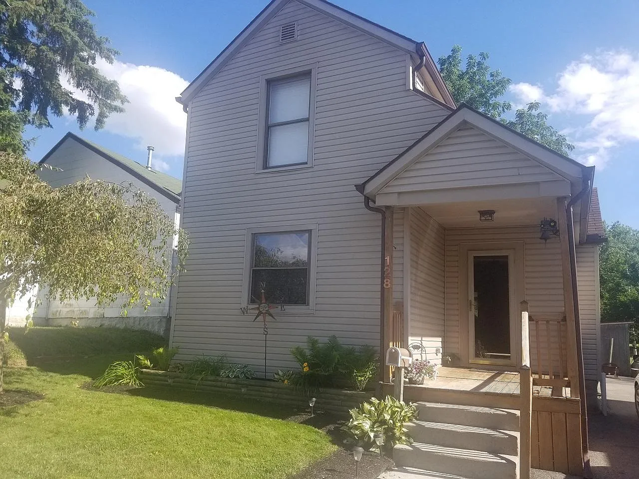 128 Cantwell Ave photo 1