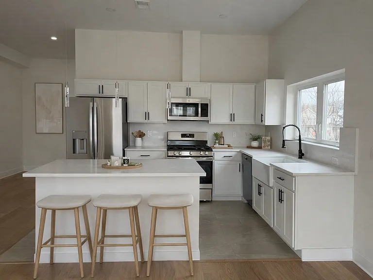 12 Nelson Pl #1 — Photo 4