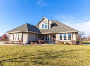 N62W13460 Sunburst Dr, Menomonee Falls, WI 53051