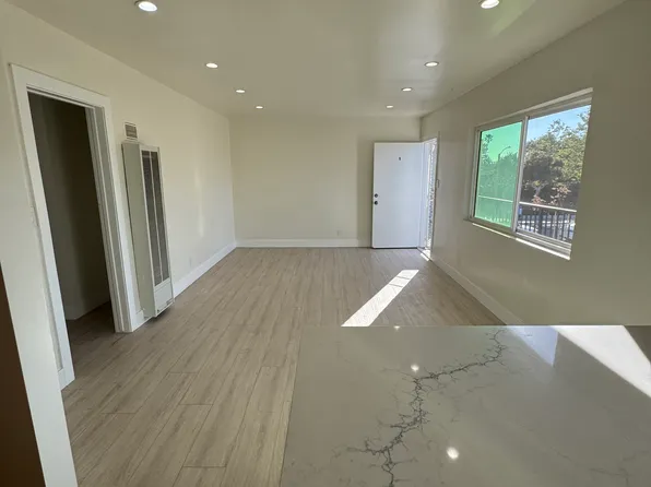 1963 17th St APT 5, Santa Monica, CA 90404