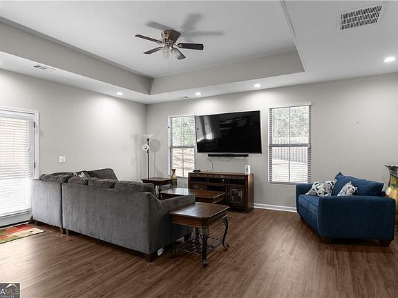 4th image of 2117 Treehaven Ct