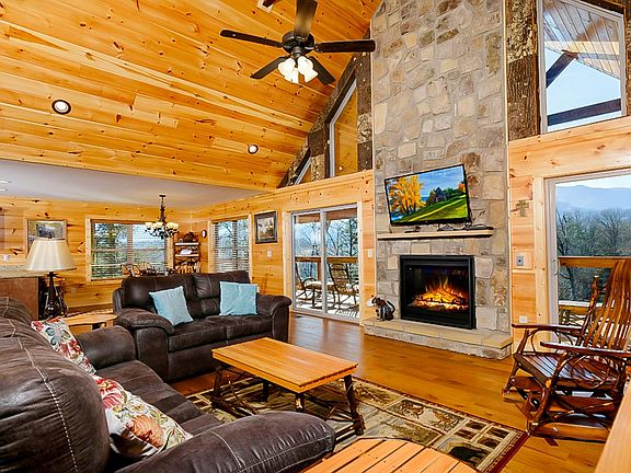 3rd image of 408 Potters Ridge Rd