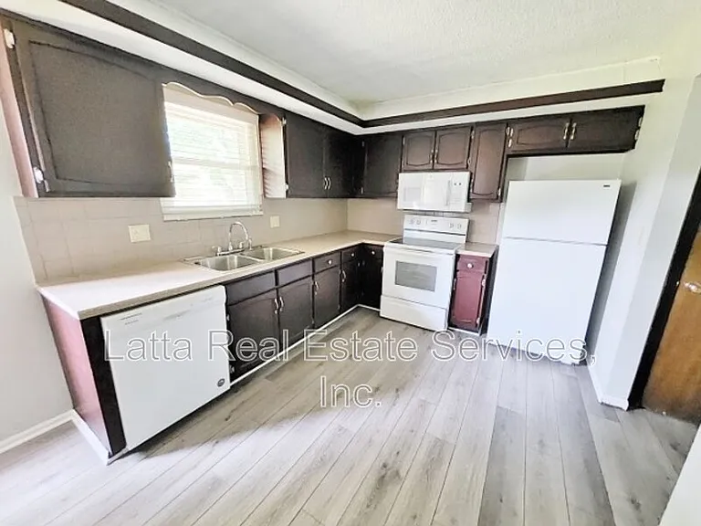 1303 SW Sunset St — Photo 6