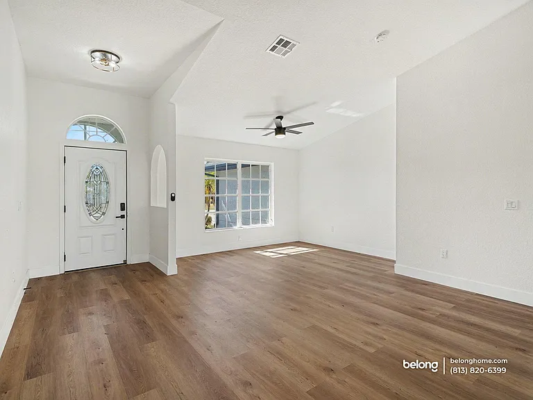 527 Rotonda Cir — Photo 4