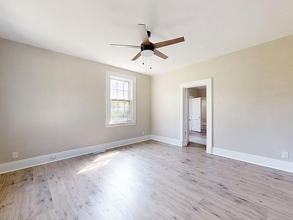 3rd image of 1137 Paxton St
