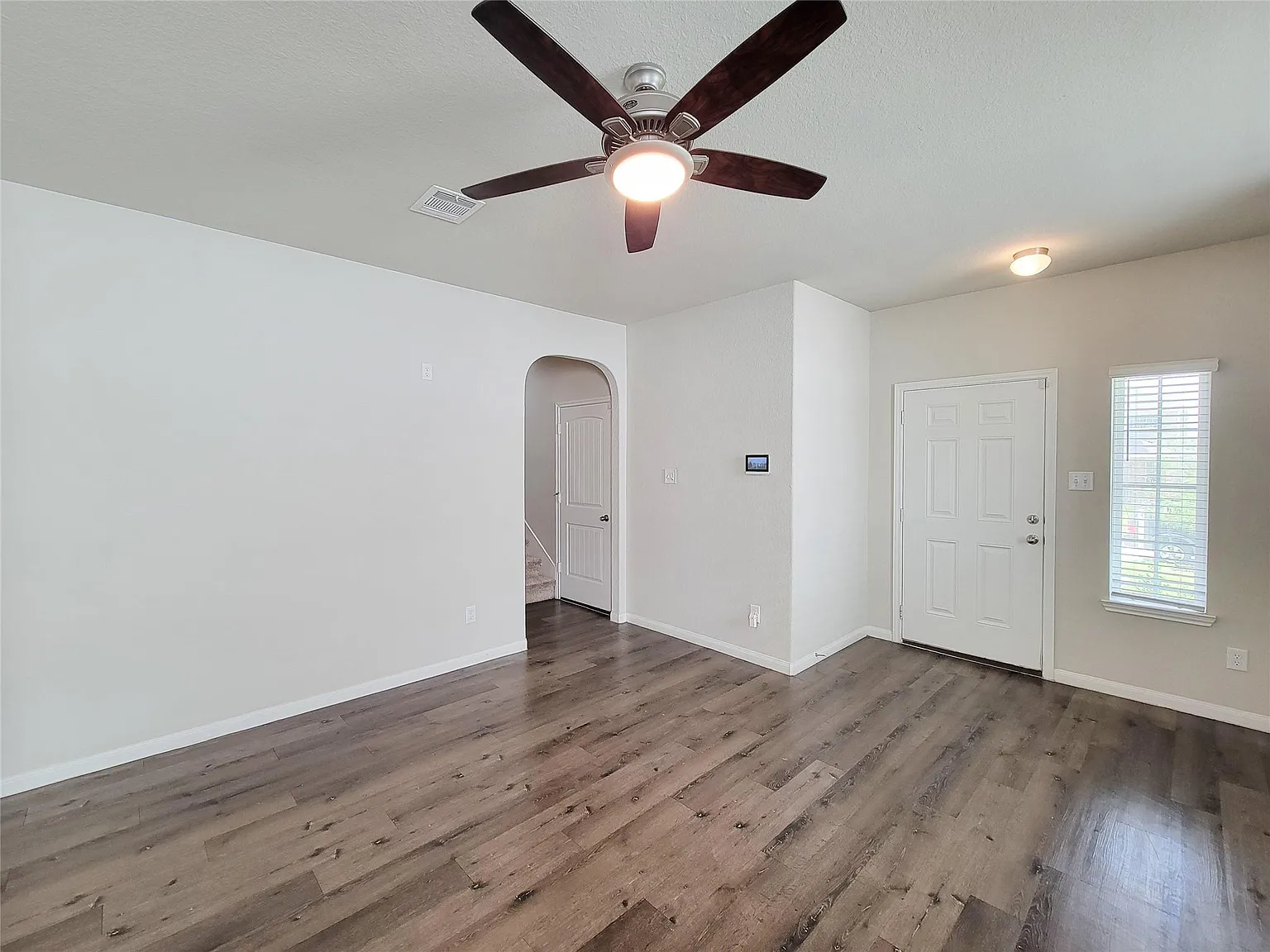 4 bed, 2.5 bath, 2114 sqft, $2,150 — Photo 2